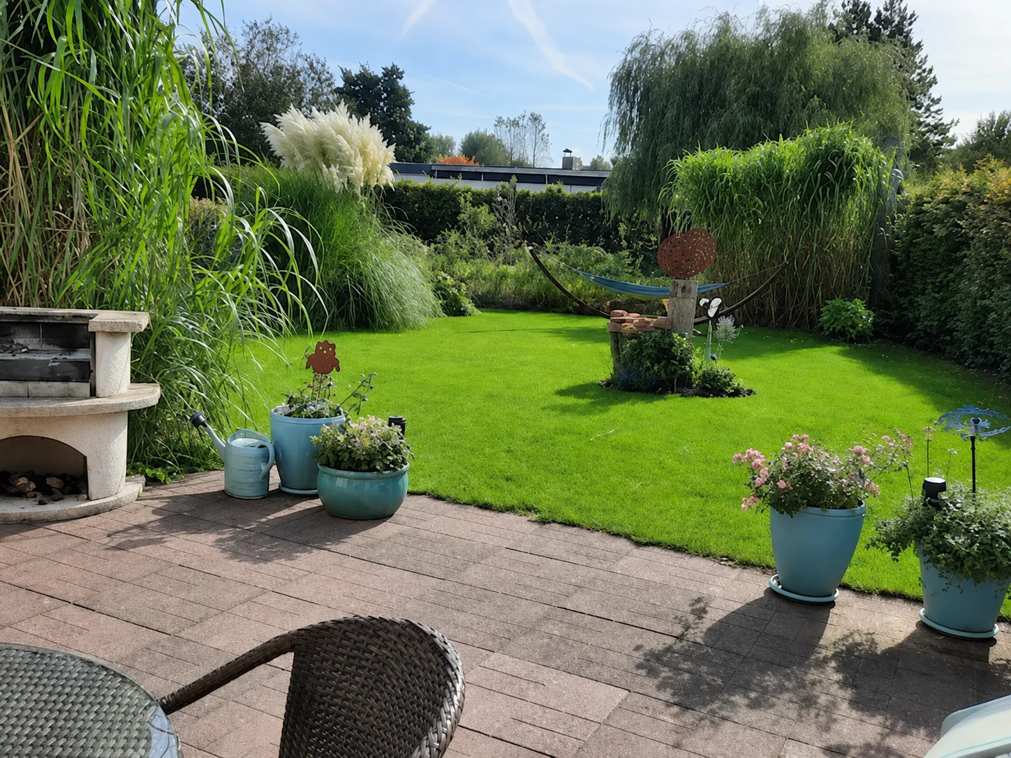 Terrasse und großer eingezäunter Garten des Ferienhauses Meernah in Scharbeutz