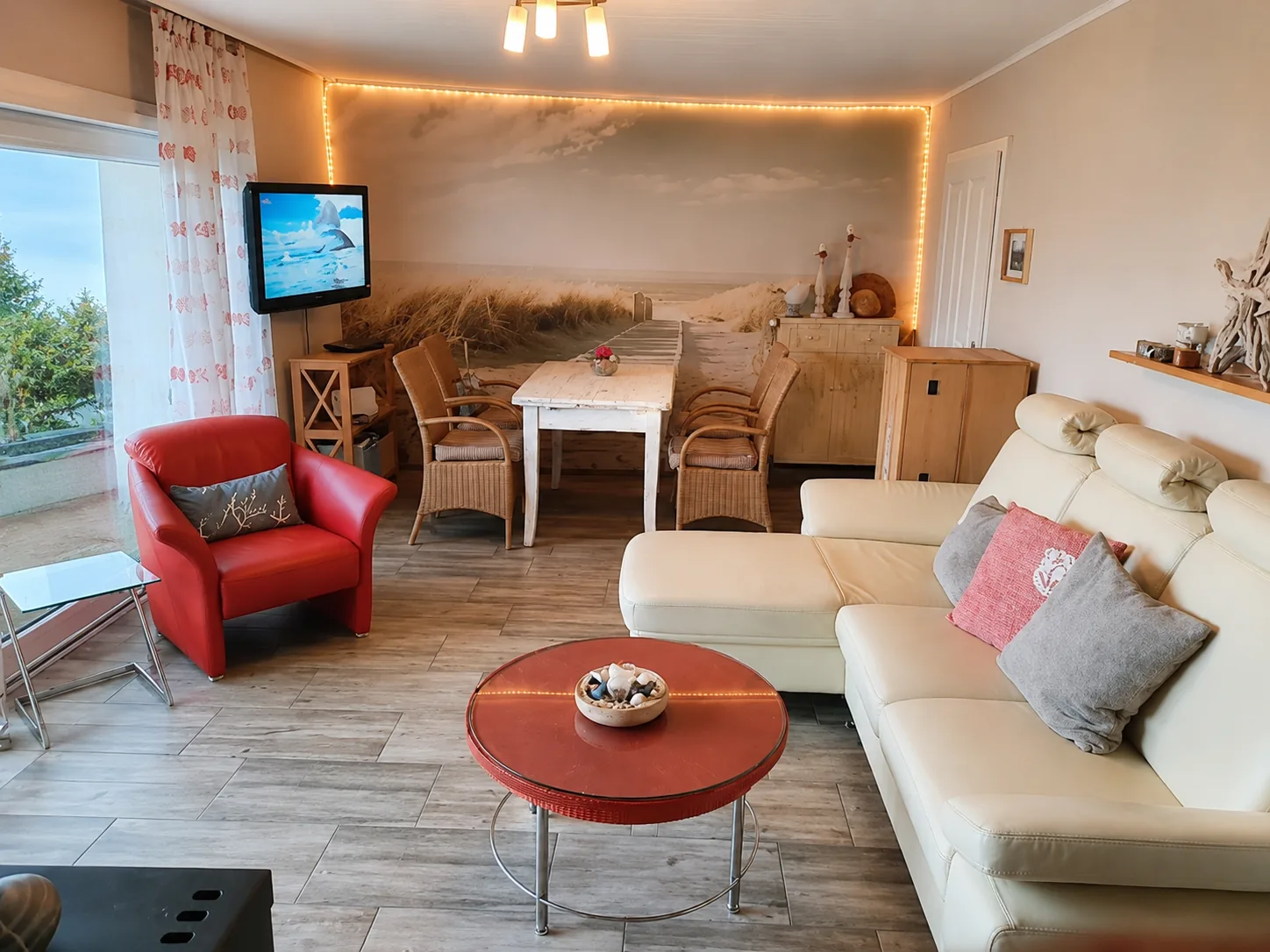 Wohn- und Essbereich im Ferienhaus Meernah
